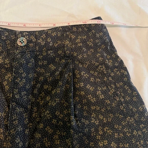 GAP 100% Cotton, Black Pants with Gold Floral Design, Front Pleats, Vintage - Picture 5 of 9